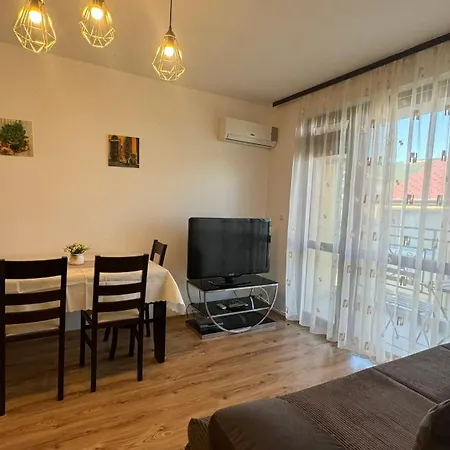 Bratanov Siana 5 Apartman *